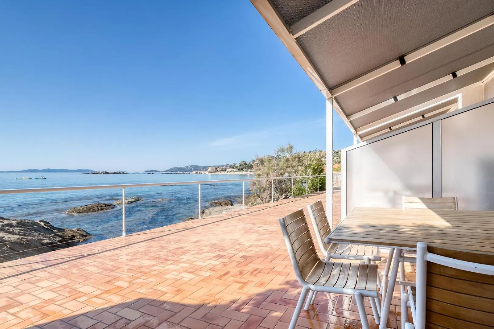 Roc Hotel - Hotel 4 Etoiles Les Pieds Dans L'Eau Le Lavandou