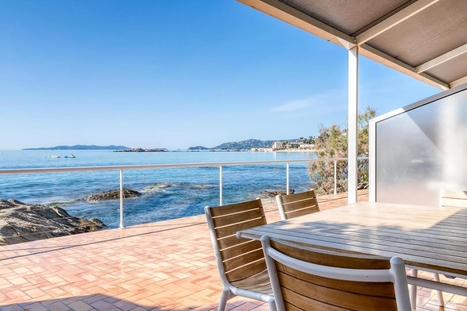 Roc Hotel - Hotel 4 Etoiles Les Pieds Dans L'Eau Le Lavandou
