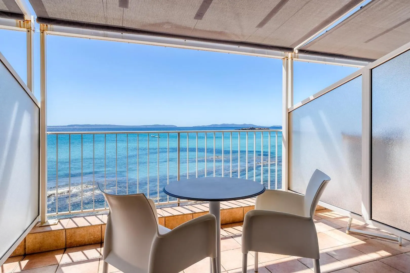****  Roc Hotel - Hotel 4 Etoiles Les Pieds Dans L'Eau Le Lavandou Frankrike