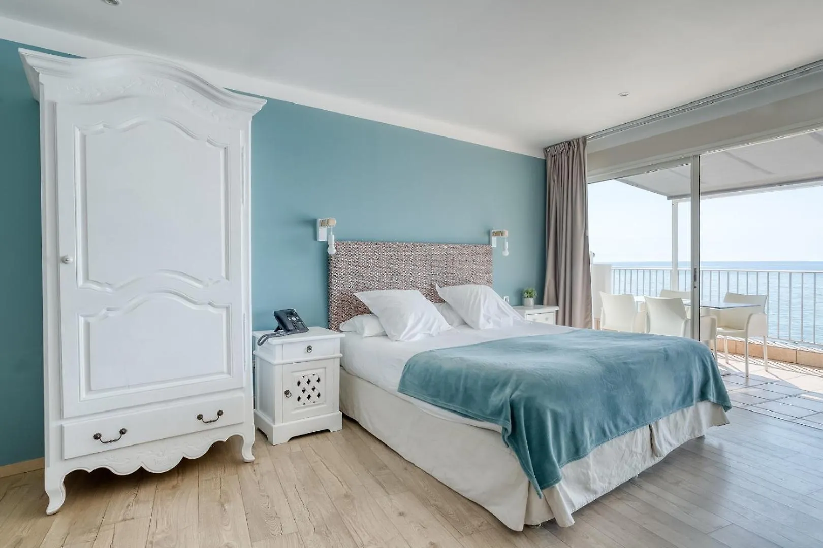 Roc Hotel - Hotel 4 Etoiles Les Pieds Dans L'Eau Le Lavandou