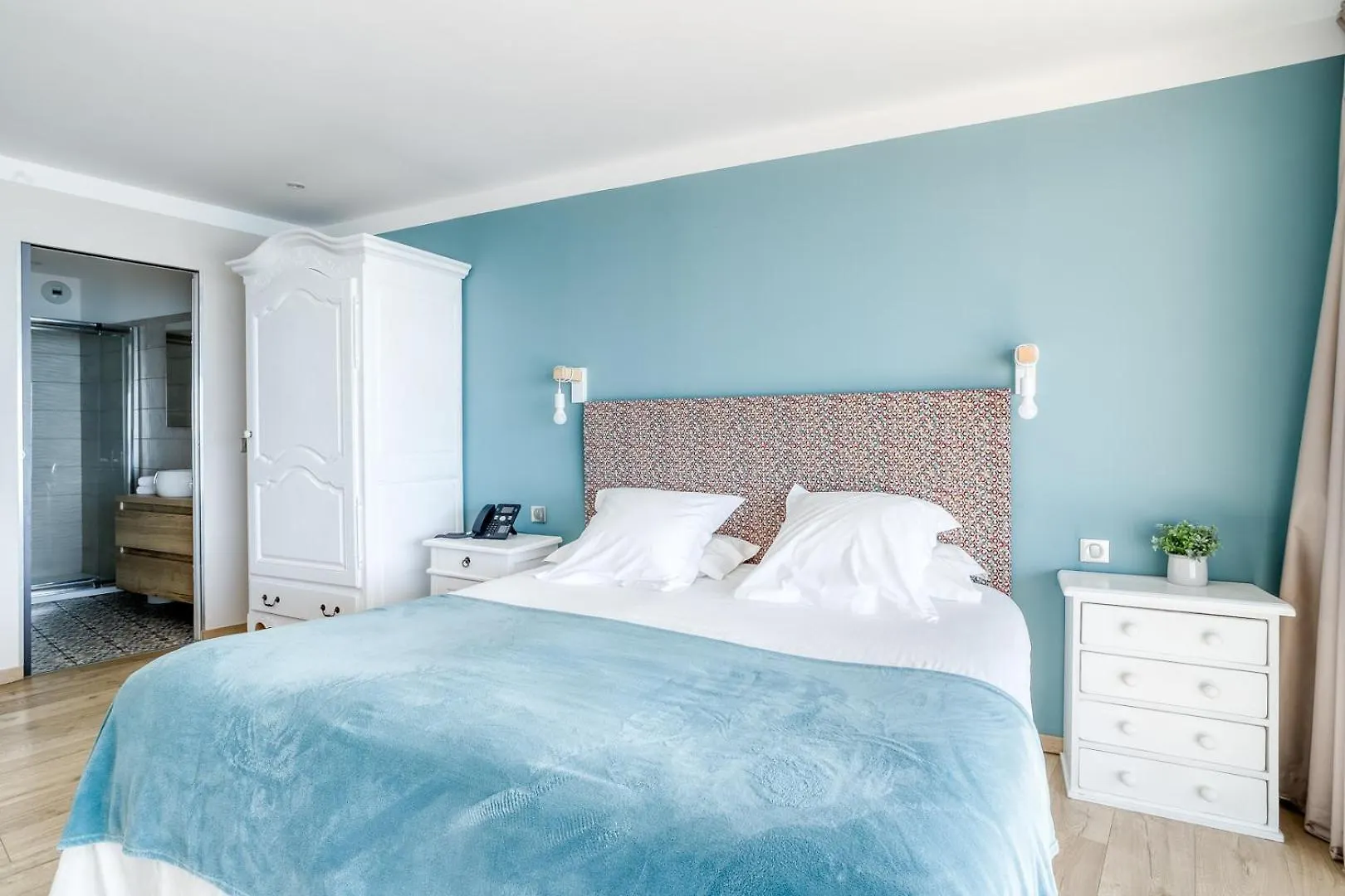 Roc Hotel - Hotel 4 Etoiles Les Pieds Dans L'Eau Le Lavandou