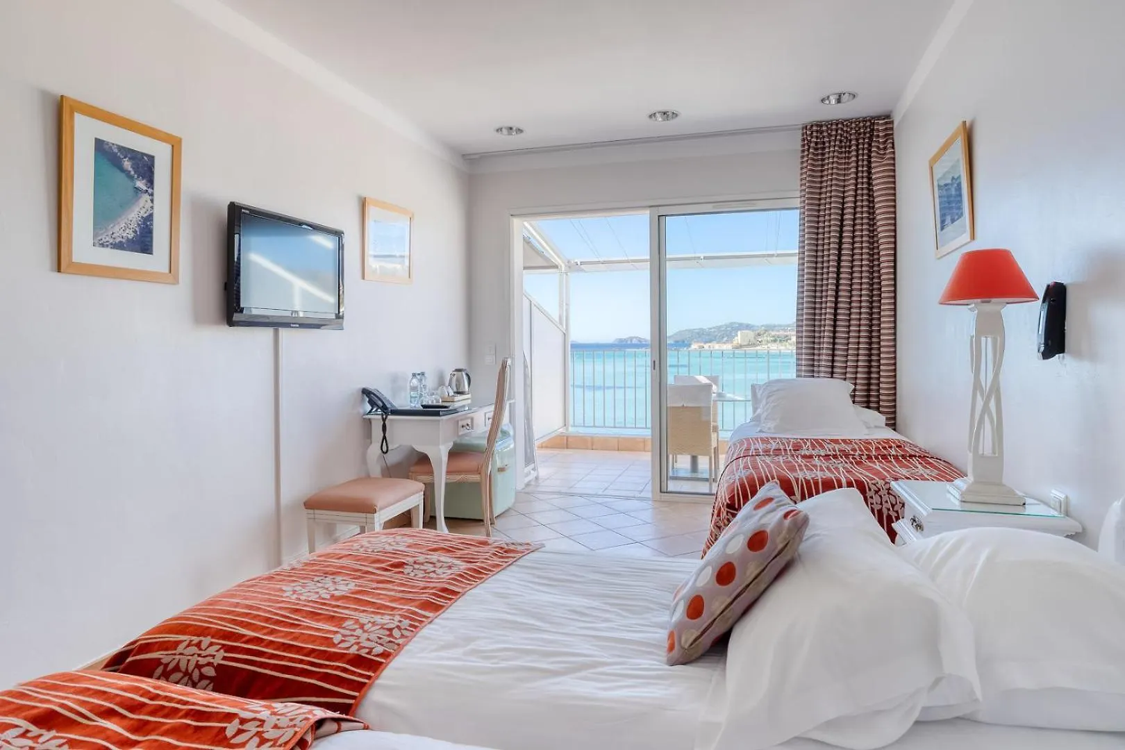 Roc Hotel - Hotel 4 Etoiles Les Pieds Dans L'Eau Le Lavandou