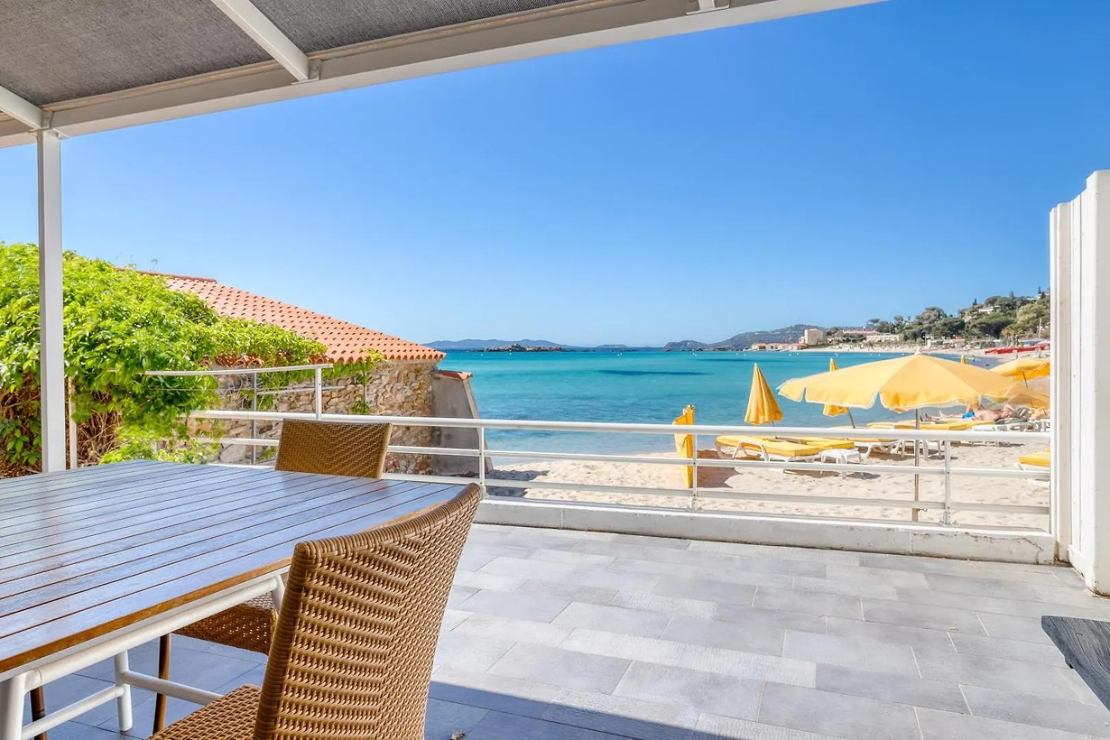 Roc Hotel - Hotel 4 Etoiles Les Pieds Dans L'Eau Le Lavandou