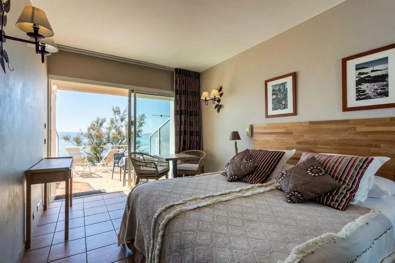 Roc Hotel - Hotel 4 Etoiles Les Pieds Dans L'Eau Le Lavandou 4*,  France
