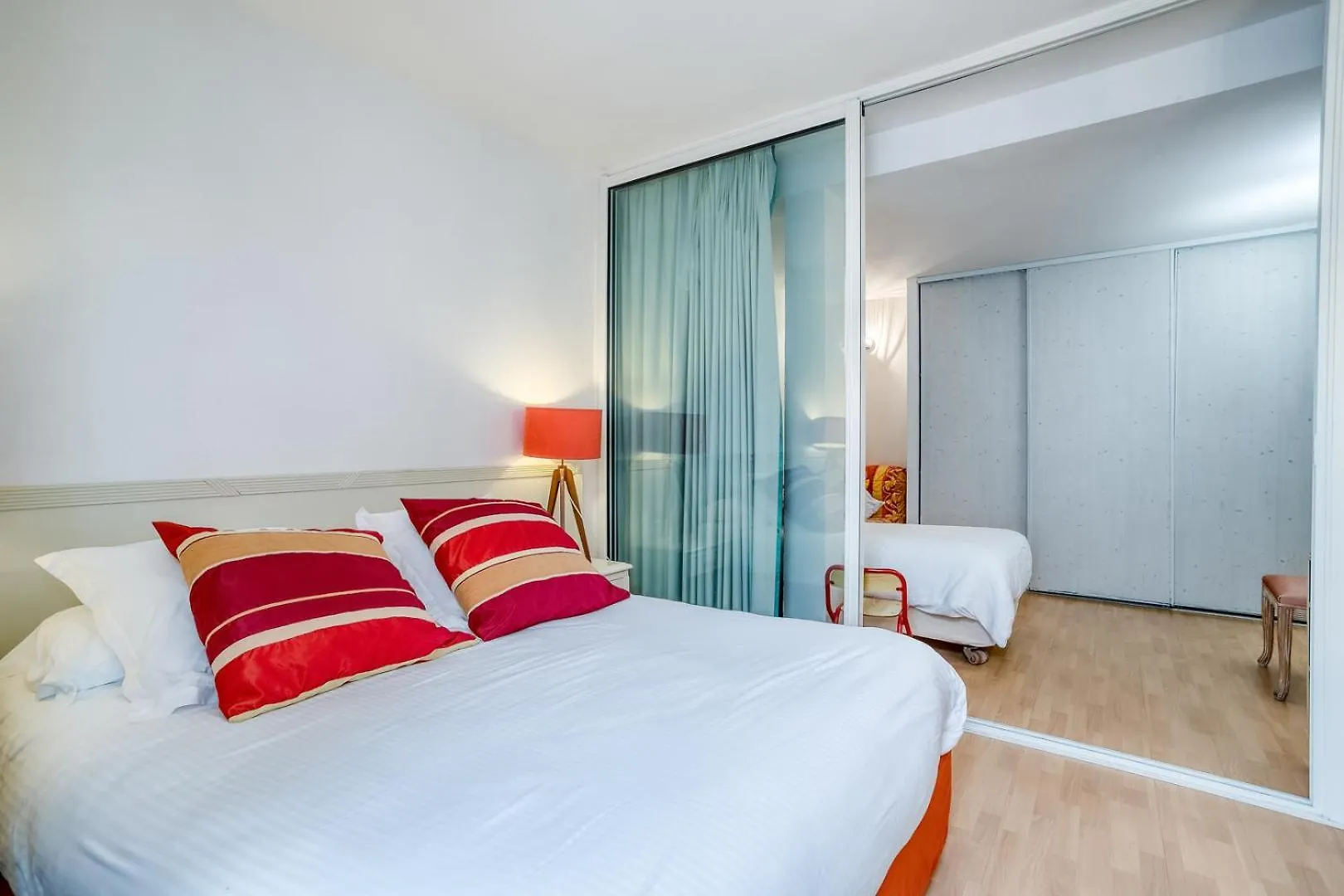 Roc Hotel - Hotel 4 Etoiles Les Pieds Dans L'Eau Le Lavandou