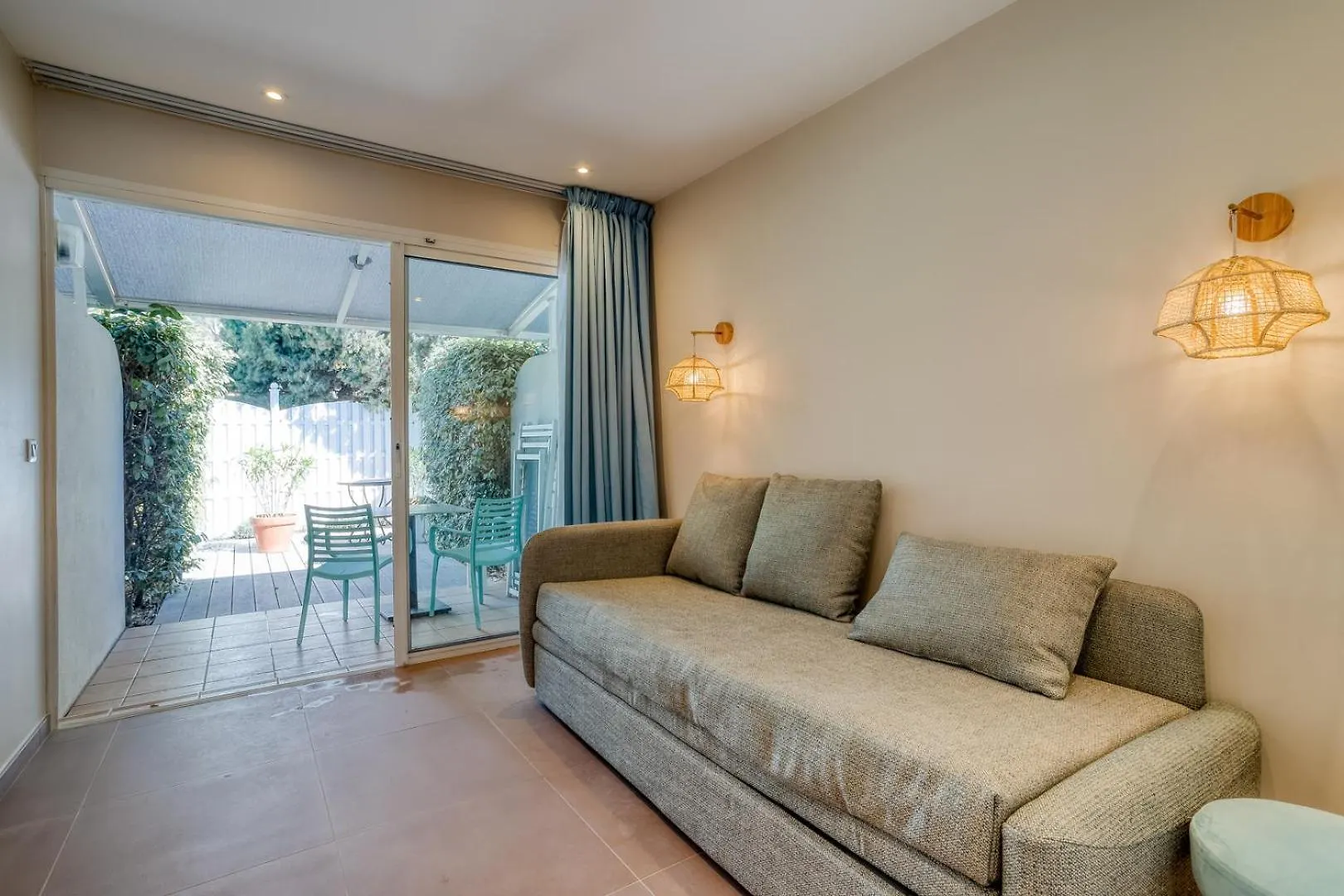 Roc Hotel - Hotel 4 Etoiles Les Pieds Dans L'Eau Le Lavandou 4*,