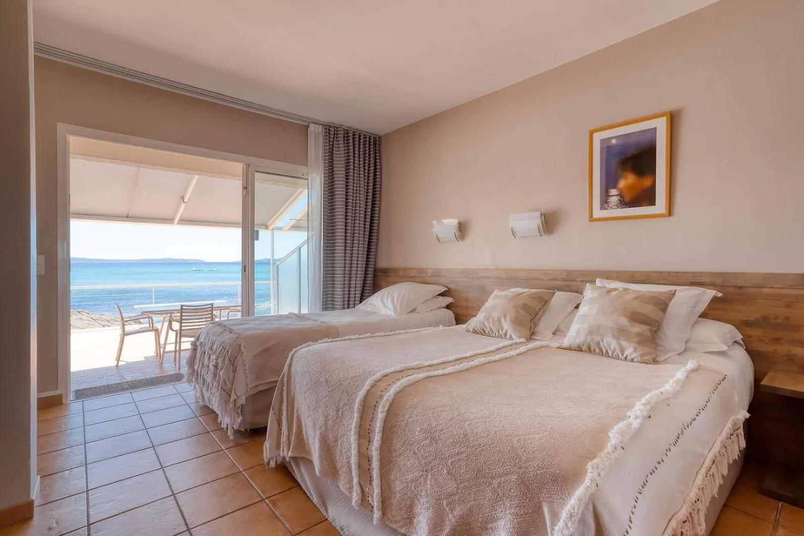Roc Hotel - Hotel 4 Etoiles Les Pieds Dans L'Eau Le Lavandou