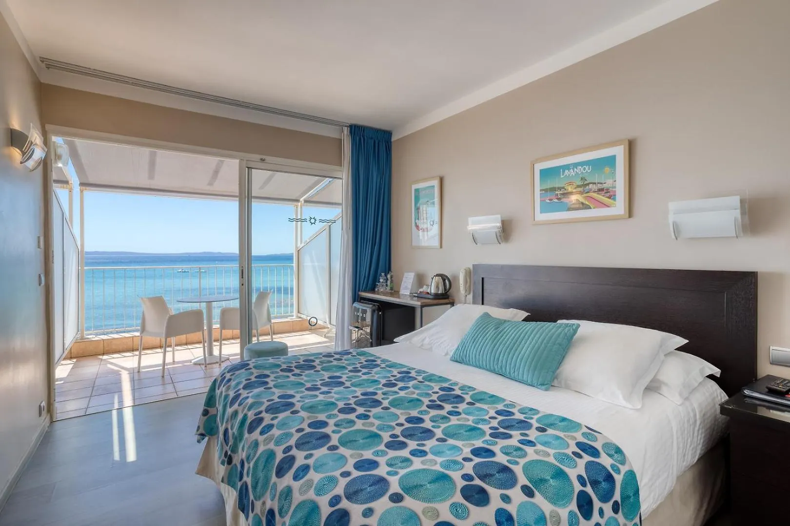 ****  Roc Hotel - Hotel 4 Etoiles Les Pieds Dans L'Eau Le Lavandou France