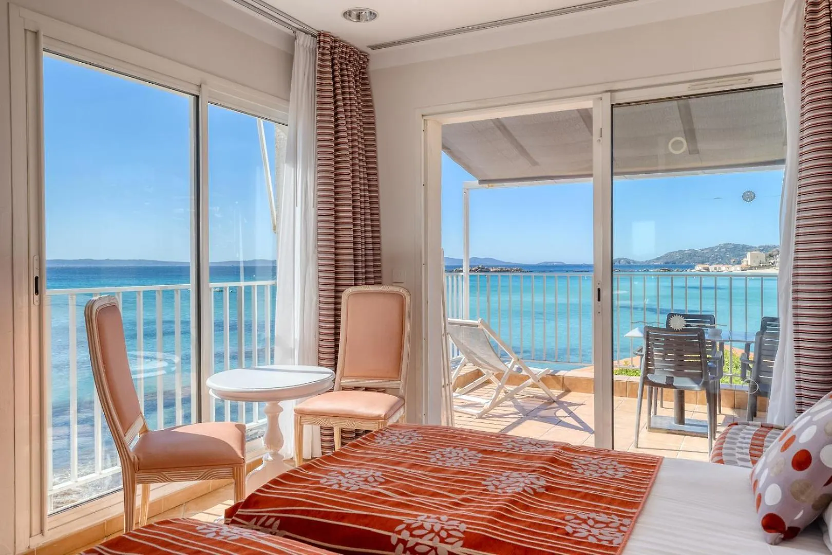 Roc Hotel - Hotel 4 Etoiles Les Pieds Dans L'Eau Le Lavandou 4*,