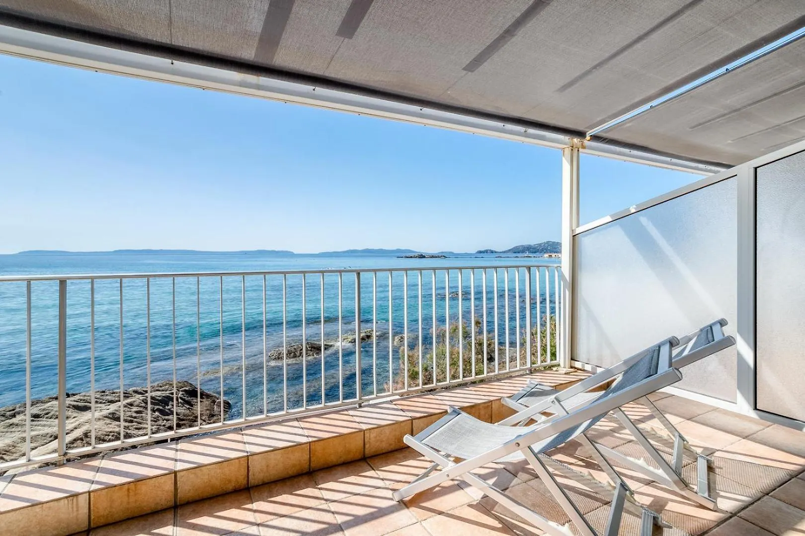 Roc Hotel - Hotel 4 Etoiles Les Pieds Dans L'Eau Le Lavandou