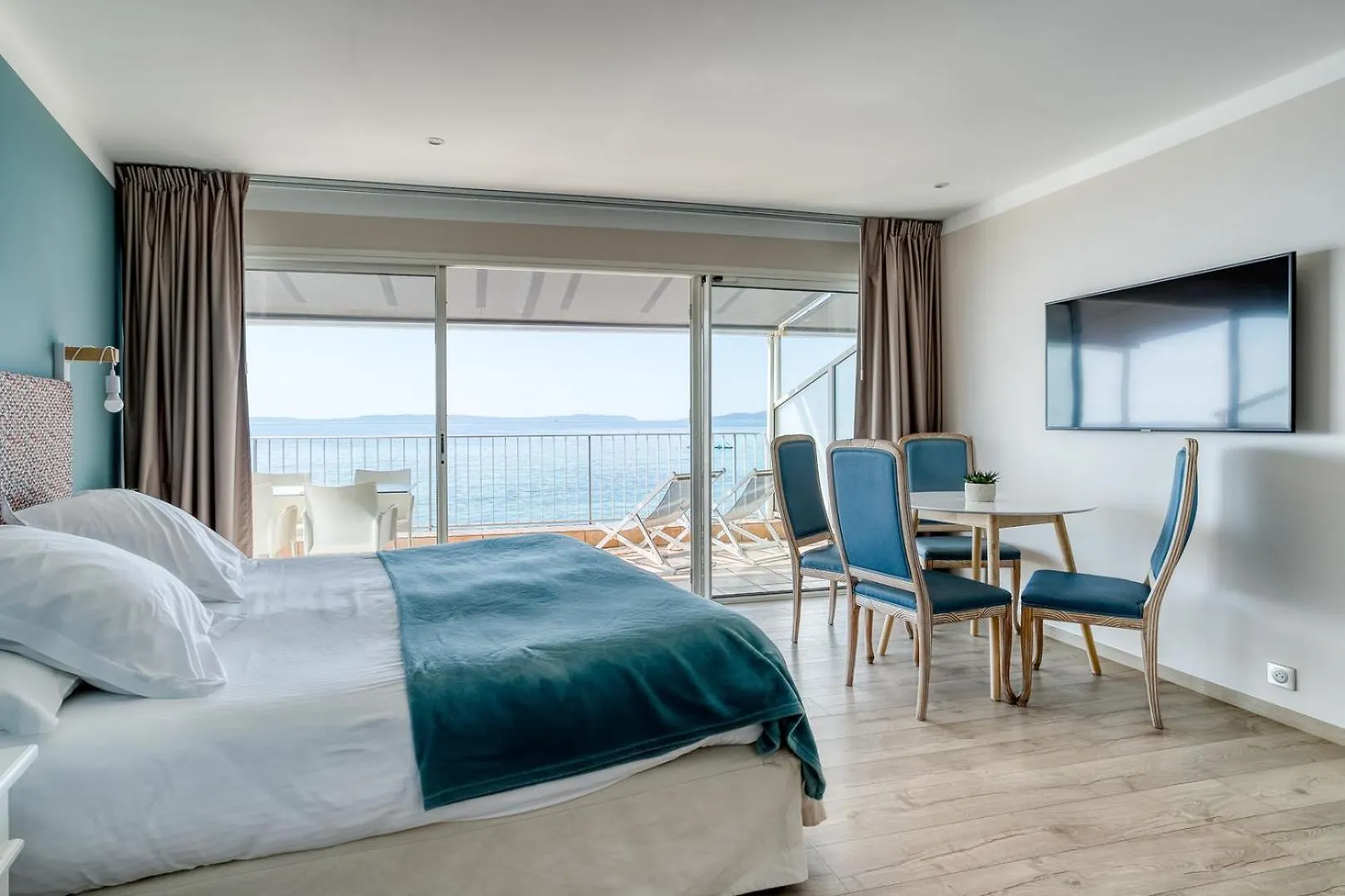 Roc Hotel - Hotel 4 Etoiles Les Pieds Dans L'Eau Le Lavandou