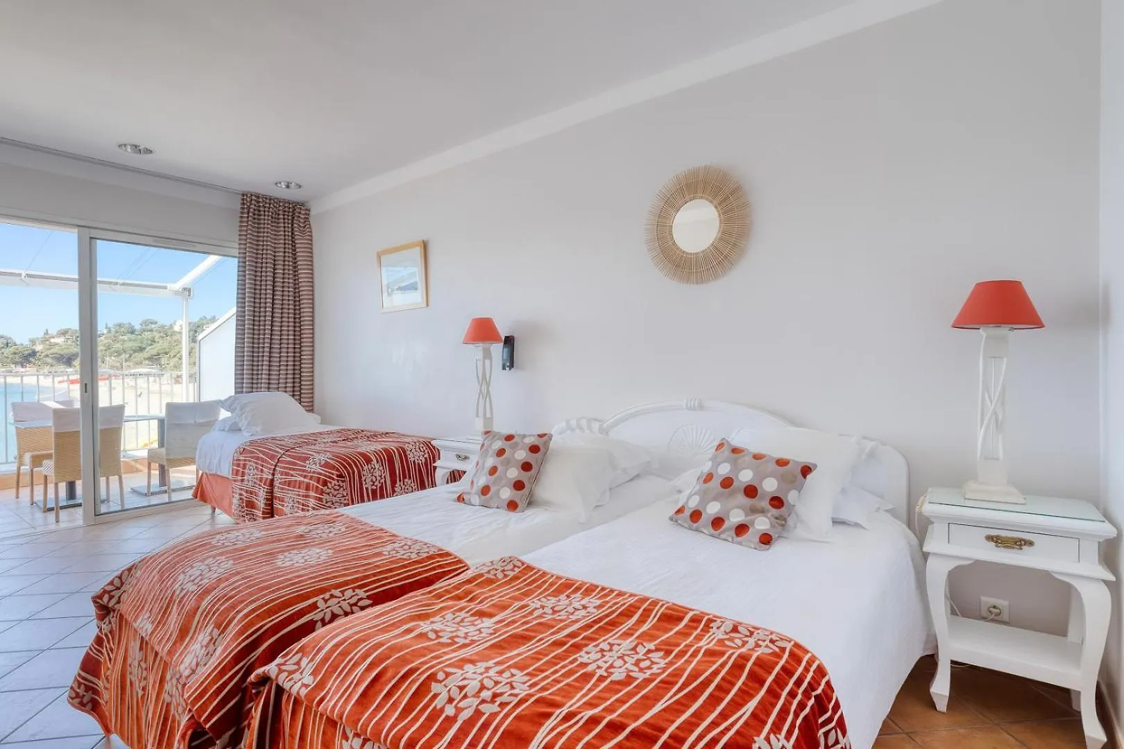 Roc Hotel - Hotel 4 Etoiles Les Pieds Dans L'Eau Le Lavandou