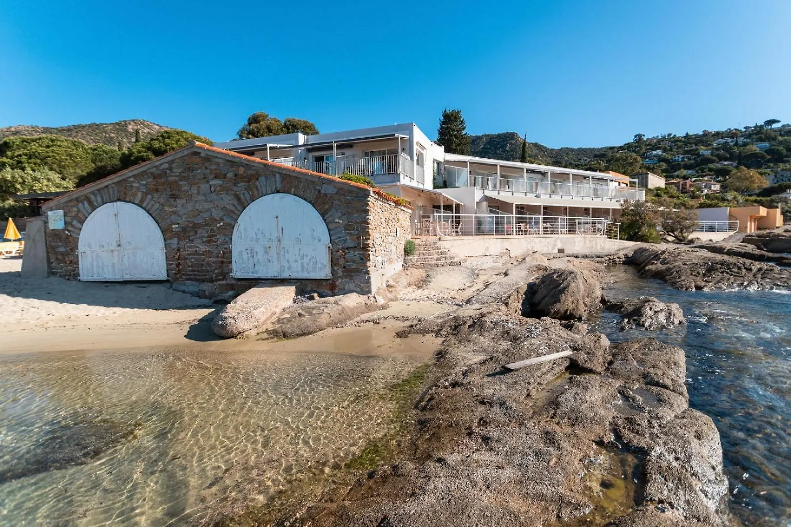 Roc Hotel - Hotel 4 Etoiles Les Pieds Dans L'Eau Le Lavandou 4*,